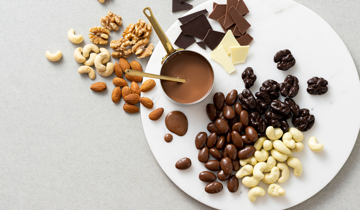 素煎りナッツとクーベルチュールチョコレートのチョコナッツ