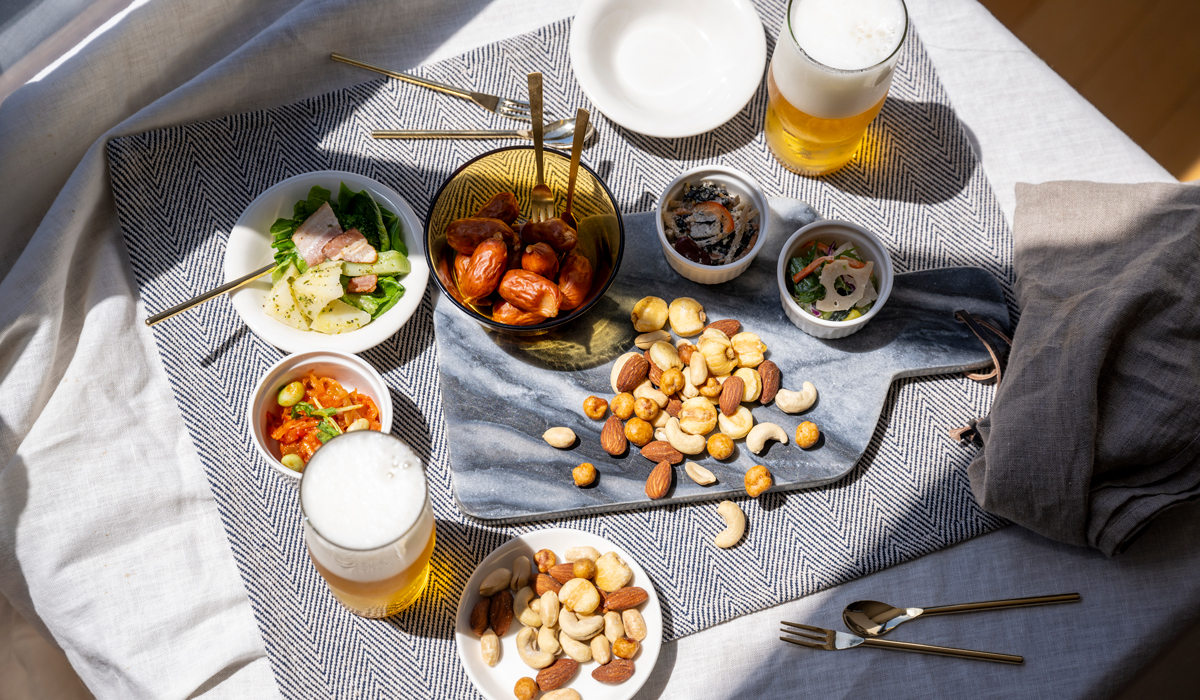 塩気のきいたミックスナッツはおつまみに最適。ビールのあてに最適